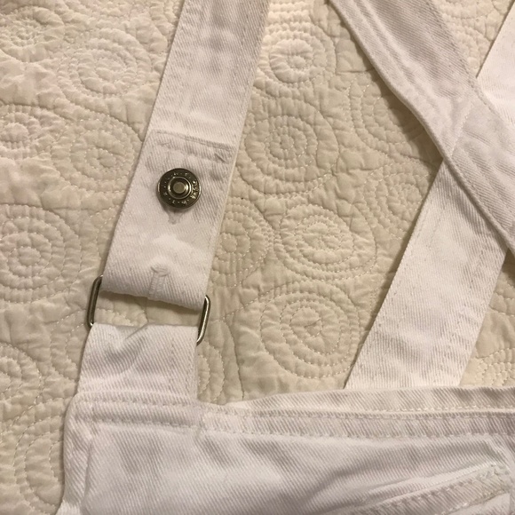 J.L.N.Y. white denim overall shorts with LOTS of pockets (18) - Picture 9 of 16